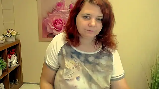 Snapshot of TwoBigSuns chatting on 09.23.25 TwoBigSuns online show from 09.23.25