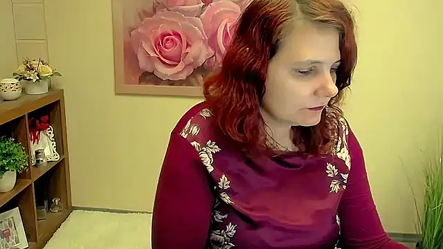 Snapshot of TwoBigSuns chatting on 10.09.25 TwoBigSuns online show from 10.09.25