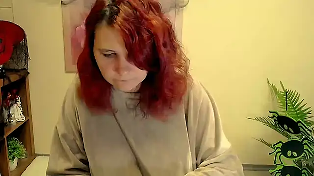 Snapshot of TwoBigSuns chatting on 10.16.25 TwoBigSuns online show from 10.16.25