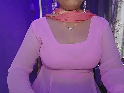 Naina 007 online show from 10.28.25