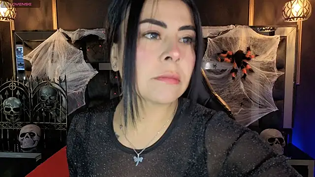 Aniajoness  online show from 10.17.25