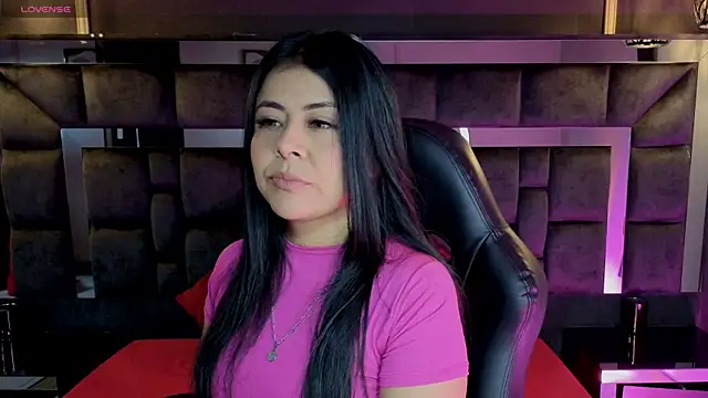 Aniajoness  online show from 11.17.25