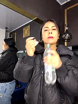 Aniajoness  online show from 11.28.25