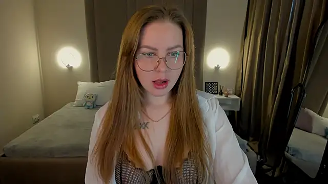 MikaBloom online show from 10.02.25