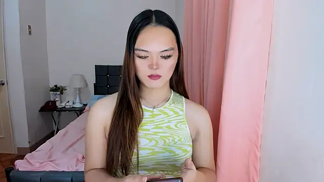 Snapshot of ameliamaureen chatting on 09.10.25 ameliamaureen online show from 09.10.25