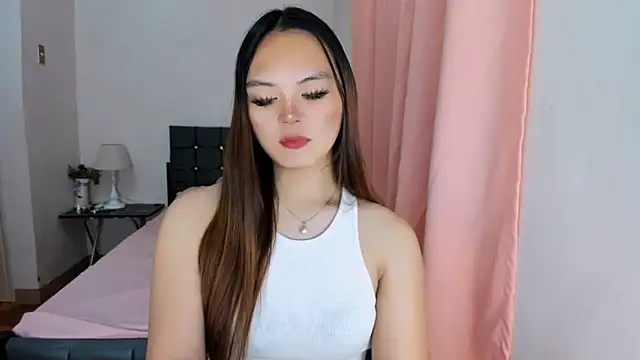 Snapshot of ameliamaureen chatting on 10.19.25 ameliamaureen online show from 10.19.25