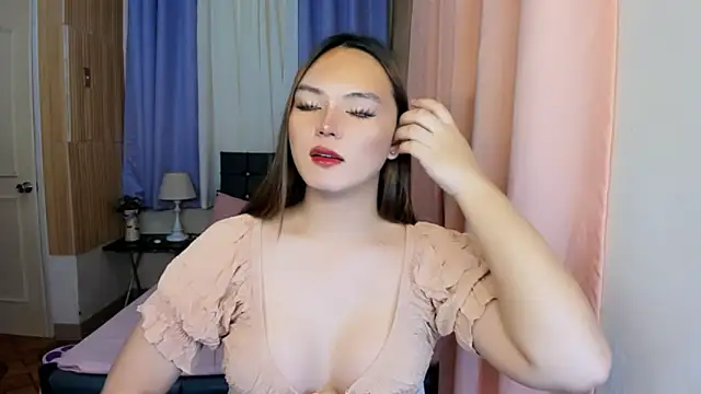 Snapshot of ameliamaureen chatting on 05.19.26 ameliamaureen online show from 05.19.26