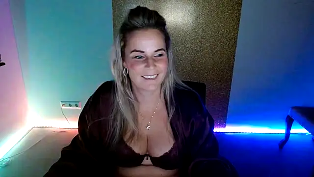 Mrs-Aurora online show from 12.16.25