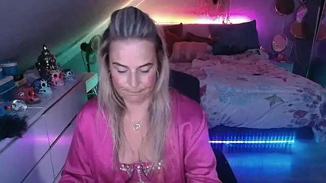 Snapshot of Mrs-Aurora chatting on 05.16.26 Mrs-Aurora online show from 05.16.26