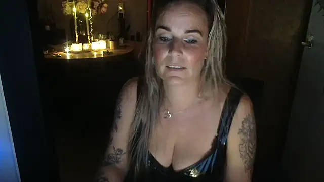 Snapshot of Mrs-Aurora chatting on 05.20.26 Mrs-Aurora online show from 05.20.26