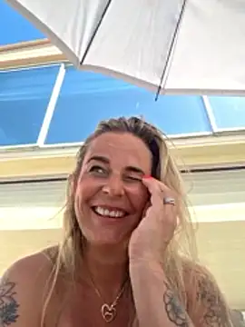 Snapshot of Mrs-Aurora chatting on 05.25.26 Mrs-Aurora online show from 05.25.26