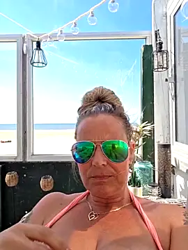 Snapshot of Mrs-Aurora chatting on 05.28.26 Mrs-Aurora online show from 05.28.26