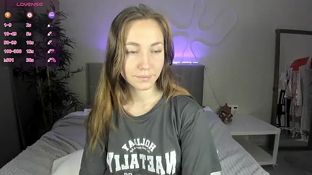 Snapshot of Luna_G0ld chatting on 09.25.25 Luna G0ld online show from 09.25.25