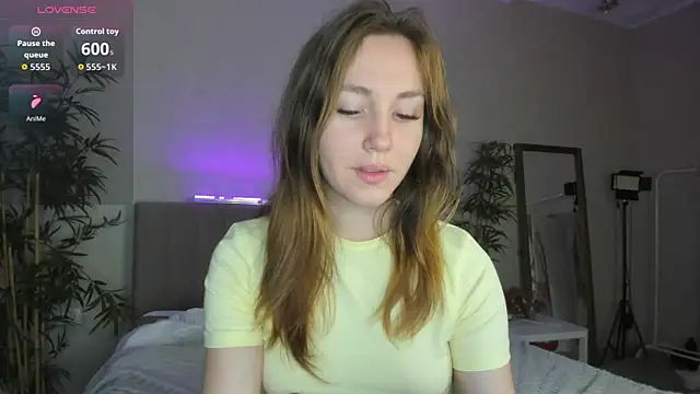 Snapshot of Luna_G0ld chatting on 10.06.25 Luna G0ld online show from 10.06.25