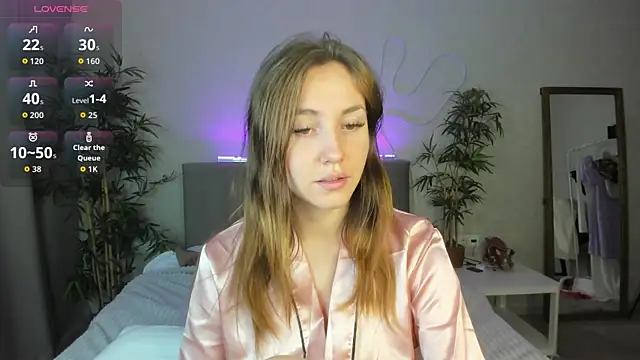 Snapshot of Luna_G0ld chatting on 10.10.25 Luna G0ld online show from 10.10.25