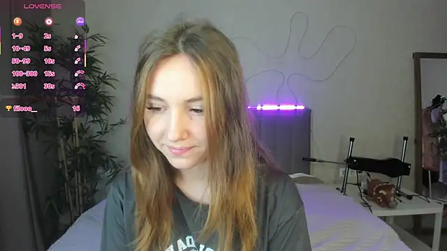 Snapshot of Luna_G0ld chatting on 10.15.25 Luna G0ld online show from 10.15.25