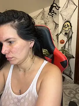 Snapshot of carol_cruz133 chatting on 10.20.25 carol cruz133 online show from 10.20.25