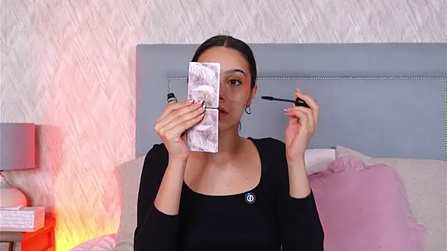 Snapshot of Sofy_Bradd chatting on 10.11.25 Sofy Bradd online show from 10.11.25