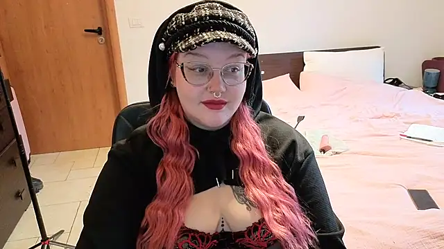 Snapshot of AlyssaWonderland chatting on 12.04.25 AlyssaWonderland online show from 12.04.25