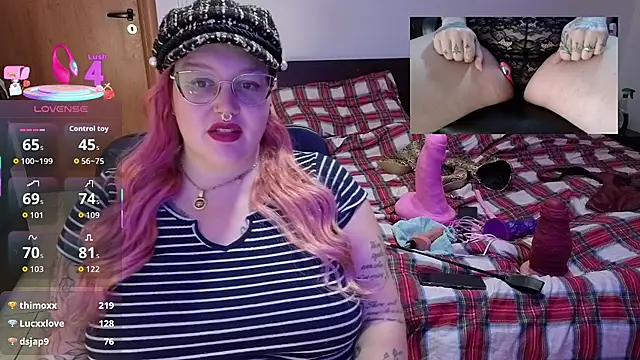 Snapshot of AlyssaWonderland chatting on 12.13.25 AlyssaWonderland online show from 12.13.25