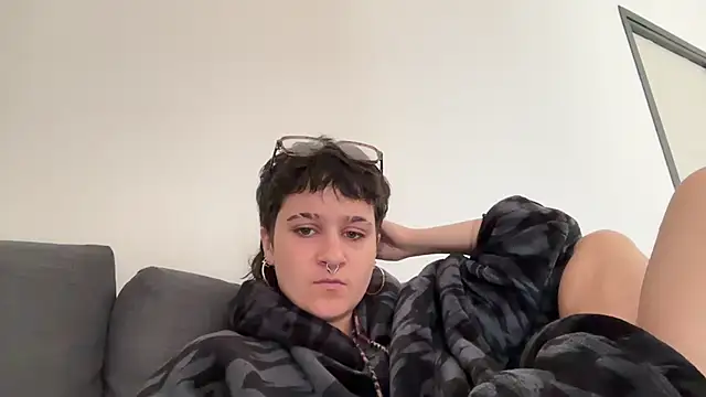 NIQUE TARAXX online show from 09.21.25