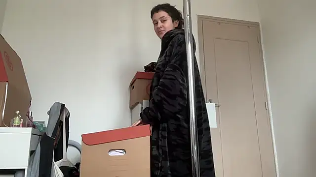 NIQUE TARAXX online show from 09.24.25