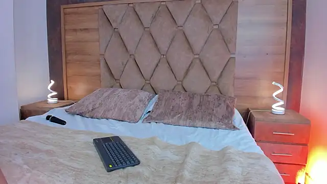 EimyAndMaxi online show from 03.17.26