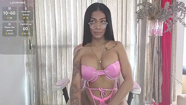 Snapshot of Queen_Morena chatting on 07.04.26 Queen Morena online show from 07.04.26