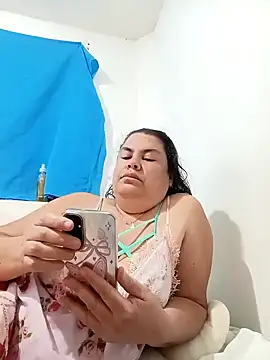 Snapshot of yaneth_ chatting on 10.02.25 yaneth online show from 10.02.25