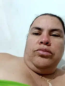 Snapshot of yaneth_ chatting on 10.14.25 yaneth online show from 10.14.25