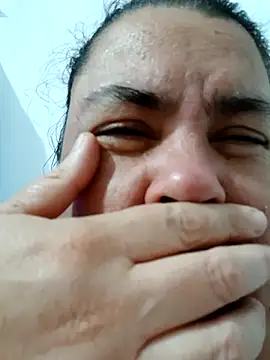 Snapshot of yaneth_ chatting on 10.16.25 yaneth online show from 10.16.25