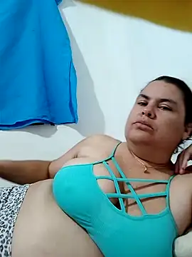 Snapshot of yaneth_ chatting on 10.17.25 yaneth online show from 10.17.25