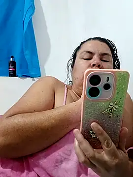 Snapshot of yaneth_ chatting on 10.18.25 yaneth online show from 10.18.25