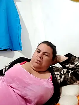 Snapshot of yaneth_ chatting on 10.18.25 yaneth online show from 10.18.25