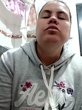 Snapshot of yaneth_ chatting on 10.19.25 yaneth online show from 10.19.25