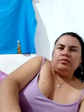 Snapshot of yaneth_ chatting on 10.21.25 yaneth online show from 10.21.25