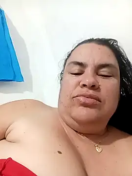 Snapshot of yaneth_ chatting on 10.29.25 yaneth online show from 10.29.25