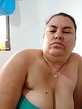 Snapshot of yaneth_ chatting on 11.02.25 yaneth online show from 11.02.25