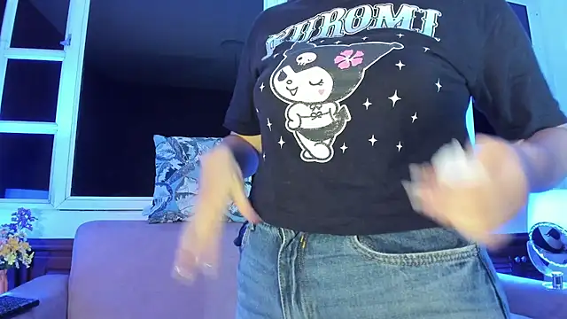 Snapshot of harimoon1 chatting on 10.29.25 harimoon1 online show from 10.29.25