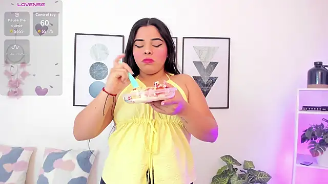 Snapshot of yunna7 chatting on 10.18.25 yunna7 online show from 10.18.25