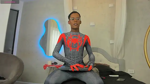 Snapshot of MaxFoxx_ chatting on 09.19.25 MaxFoxx online show from 09.19.25