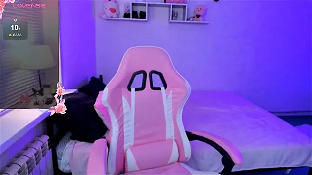 Snapshot of MiaScarlettt chatting on 10.18.25 MiaScarlettt online show from 10.18.25