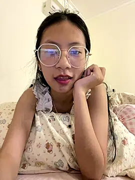 Snapshot of Lil-Gi chatting on 11.08.25 Lil-Gi online show from 11.08.25