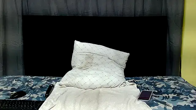 DarkBubble18 online show from 09.16.25