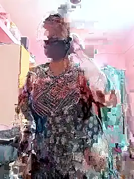 Snapshot of biggbobbsgirl chatting on 09.28.25 biggbobbsgirl online show from 09.28.25