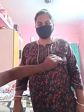 Snapshot of biggbobbsgirl chatting on 10.02.25 biggbobbsgirl online show from 10.02.25