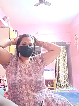 Snapshot of biggbobbsgirl chatting on 02.05.26 biggbobbsgirl online show from 02.05.26