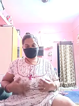 Snapshot of biggbobbsgirl chatting on 02.10.26 biggbobbsgirl online show from 02.10.26