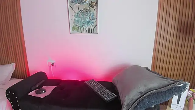 NicolWhite online show from 10.03.25