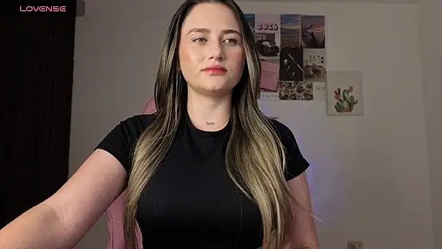 Snapshot of Veronika__Winslow_ chatting on 04.24.26 Veronika Winslow online show from 04.24.26